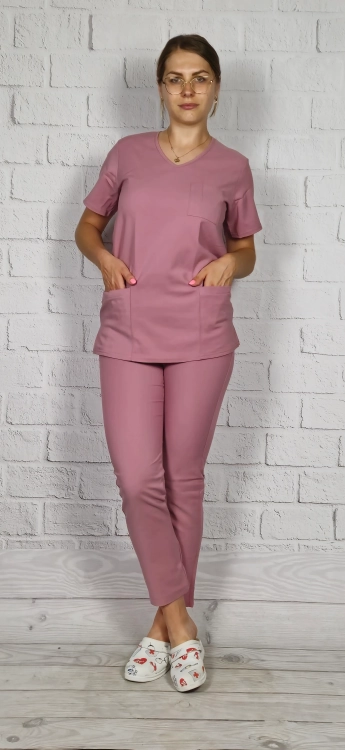 różowe spodnie medyczne